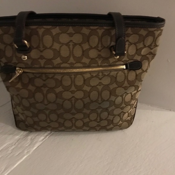 Coach Handbags - 👜”EUC” Coach Signature Tote Bag